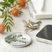 緑モノグラムの松の森と湖 キーホルダー (側面)