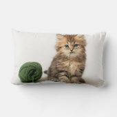 緑ヤーンを持つ子ネコ ランバークッション (裏面)