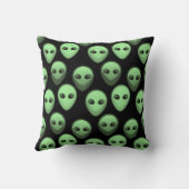 緑及び黒い外国パターン クッション (裏面)