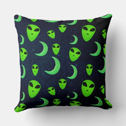 緑白熱［赤熱］光を放つのエイリアンと月と星 クッション (裏面)