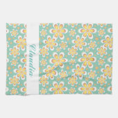 緑色に可愛いオレンジ色の花をモノグラム キッチンタオル (横)