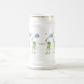 緑色のおもしろいカエルの飛び鳥 ビールジョッキ (中央)
