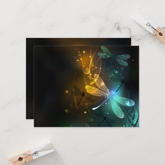 緑色のトンボ飛行 カード (正面/裏面インサイチュ)