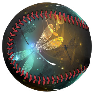 緑色のトンボ飛行 ソフトボール