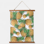 緑色の淡い色の様式化パイナップルパターン 吊り下げ型タペストリー (正面)