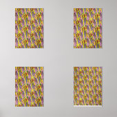 緑色の目をした毛むくじゃらの灰色の猫が窓に座っている (正面)