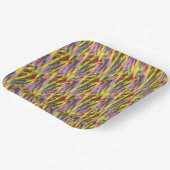 緑色の目をした毛むくじゃらの灰色の猫が窓に座っている ペーパープレート (傾斜あり)