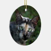 緑色の目を持つ灰色の茶色の白い猫 セラミックオーナメント (右)