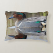 緑色の翼のティール(緑がかった色) アクセントクッション (裏面)