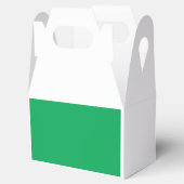 緑色の背景に フェイバーボックス (オープン)