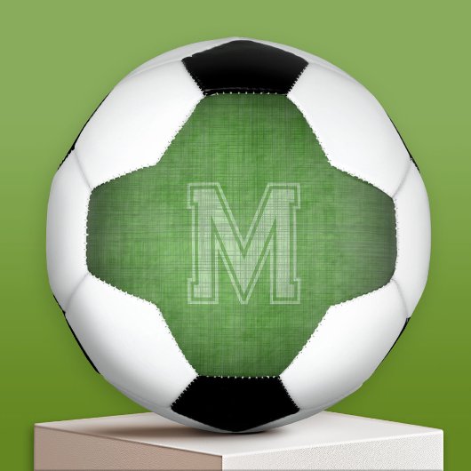 緑色の背景を持つグレーンギーの黒板モノグラム サッカーボール