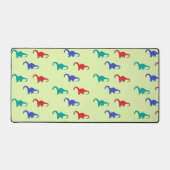 緑色カラフルの恐竜の模様 デスクマット (正面)