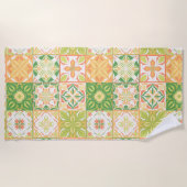 緑華美と黄色のタイル ビーチタオル (正面)