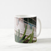 緑葉植物近建物 コーヒーマグカップ (正面右)