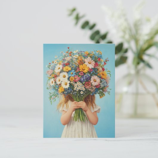 緑豊かなワイルドフラワーの花束を持つ子ども ポストカード (スタンド正面)