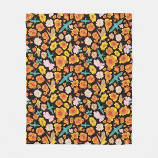 緑豊かな春フローラと暗い背景の鳥 フリースブランケット