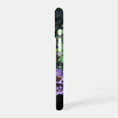 緑豊かな木に囲まれたカラフル iPhone 16ケース (左側面)