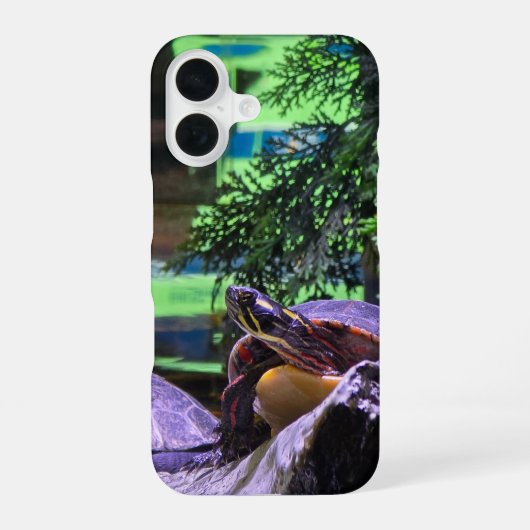 緑豊かな木に囲まれたカラフル iPhone 16ケース (裏面)