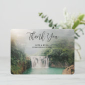 緑豊かな森に囲まれた美しい滝 サンキューカード (スタンド正面)
