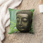 緑豊かな森の中の平和な仏像 クッション (ブランケット)