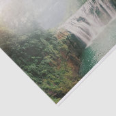 緑豊かな森の中の美しい滝 薄葉紙 (詳細)