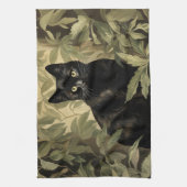 緑豊かな森の中の黒猫 キッチンタオル (縦)