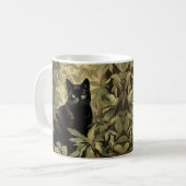 緑豊かな森の中の黒猫 コーヒーマグカップ (正面左)