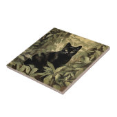 緑豊かな森の中の黒猫 タイル (側面)