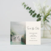 緑豊かな森の滝の日を保存 インビテーションポストカード (スタンド正面)
