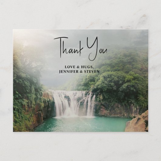 緑豊かな森林のそばの美しい滝　ありがとう ポストカード (正面)