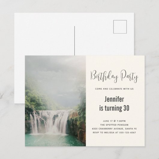 緑豊かな森林の滝の誕生日招待 インビテーションポストカード (正面/裏面)