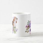 緑豊かな水彩花に囲まれたビーグル コーヒーマグカップ (中央)