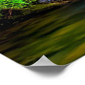 緑豊かな熱帯の滝が緑に囲まれている ポスター (角)