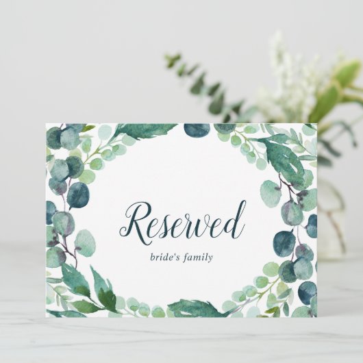 緑豊かな緑とユーカリの予約サイン (スタンド正面)