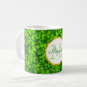 緑豊かな緑のクローバーフェイクとゴールドフォイル&モノグラム コーヒーマグカップ (正面左)