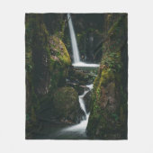緑豊カスタムかな緑地に滝 フリースブランケット (正面)