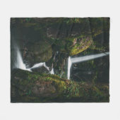 緑豊カスタムかな緑地に滝 フリースブランケット (正面(横))