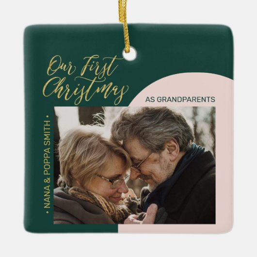 緑、ピンク、金ゴールドモダン初めてのクリスマス写真 セラミックオーナメント (正面)