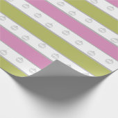 緑、白、ピンクのオーナメントストライプ付き ラッピングペーパー (角)
