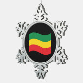 緑、金ゴールド(黄色)および赤の色フラグ スノーフレークピューターオーナメント (右)