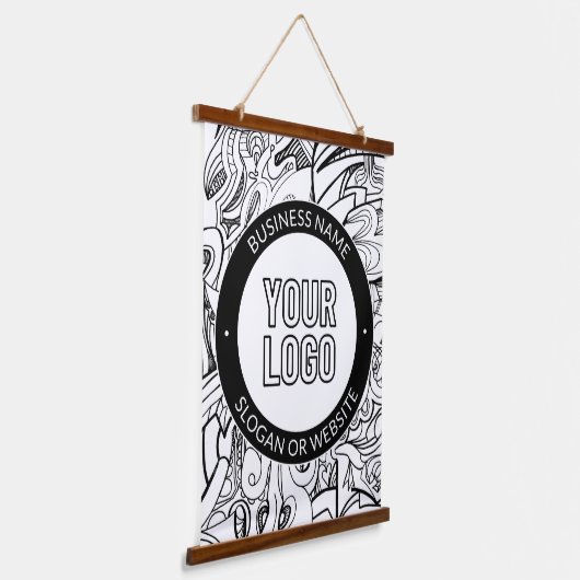 線のアートワークとモダンロゴ(編集可能文字付き) 吊り下げ型タペストリー (傾斜あり)