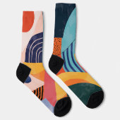 線のカラフルパターンを持つ垂直抽象芸術 ソックス (右)