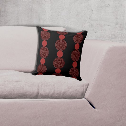 線の付いた黒と赤の円のパターン クッション