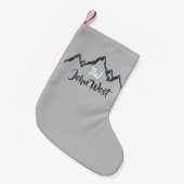 線の山描域のパーソナル化可能なモノグラム スモールクリスマスストッキング (正面 (吊り時))