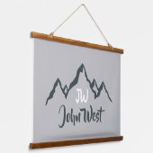 線の山描域のパーソナル化可能なモノグラム 吊り下げ型タペストリー (傾斜あり)