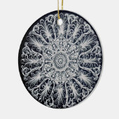 線条細工のビクトリアンな円形浮彫りのオーナメント セラミックオーナメント (左)