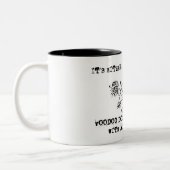 線維筋痛の認識度のブードゥーの人形のマグ ツートーンマグカップ (左)