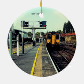 線路の上を列車で走る セラミックオーナメント (裏面)