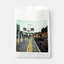 線路の上を列車で走る フェイバーバッグ