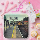 線路の上を列車で走る ペーパープレート (パーティー)